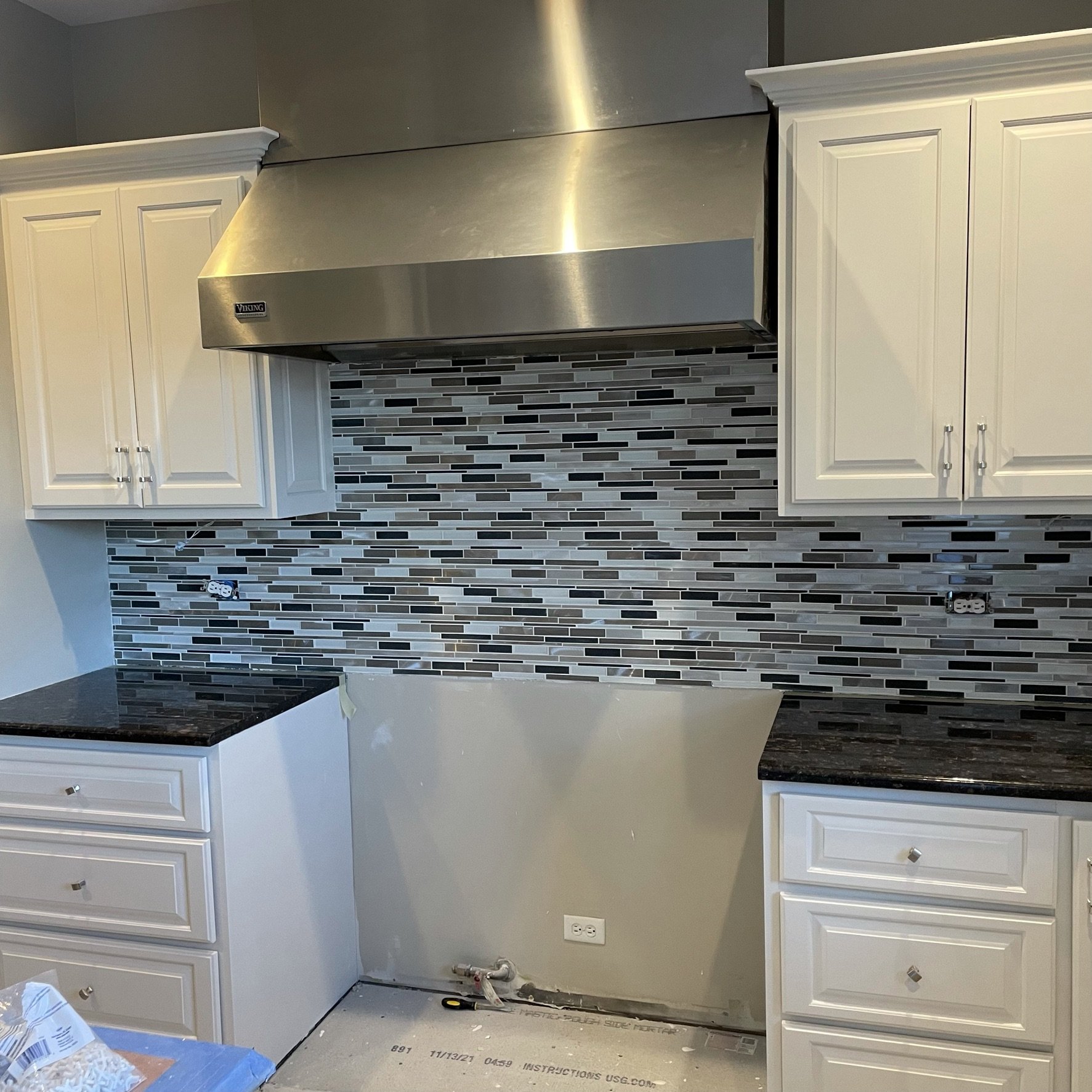 Subway tile backsplash Orland Park Frankfort Tinley Park New Lenox kitchen remodel classic design IL