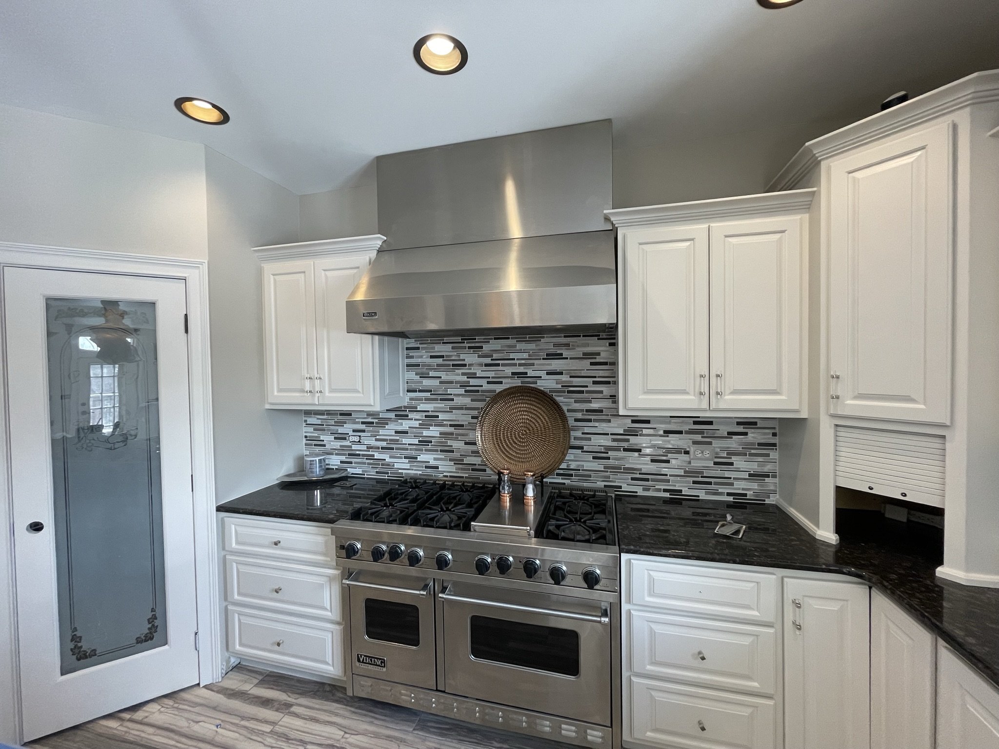 Professional cabinet refinishing services in Tinley Park and New Lenox, IL