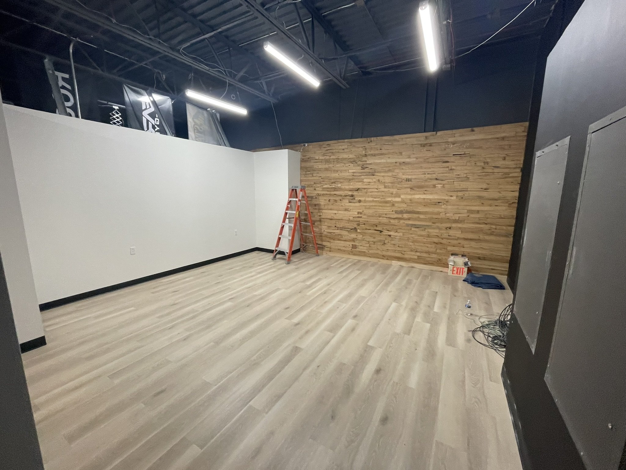 Commercial painting Orland Park Tinley Park Frankfort New Lenox Joliet office retail warehouse IL