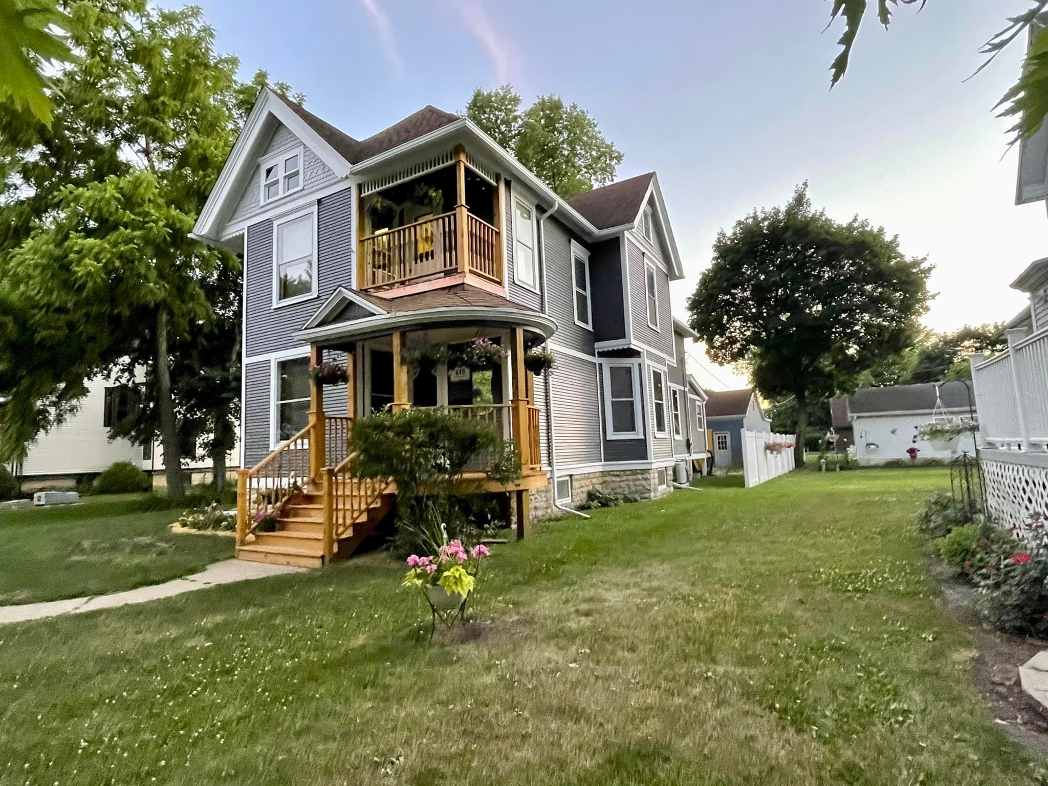 Exterior house painting Orland Park Frankfort Tinley Park New Lenox Joliet Shorewood IL weather resistant